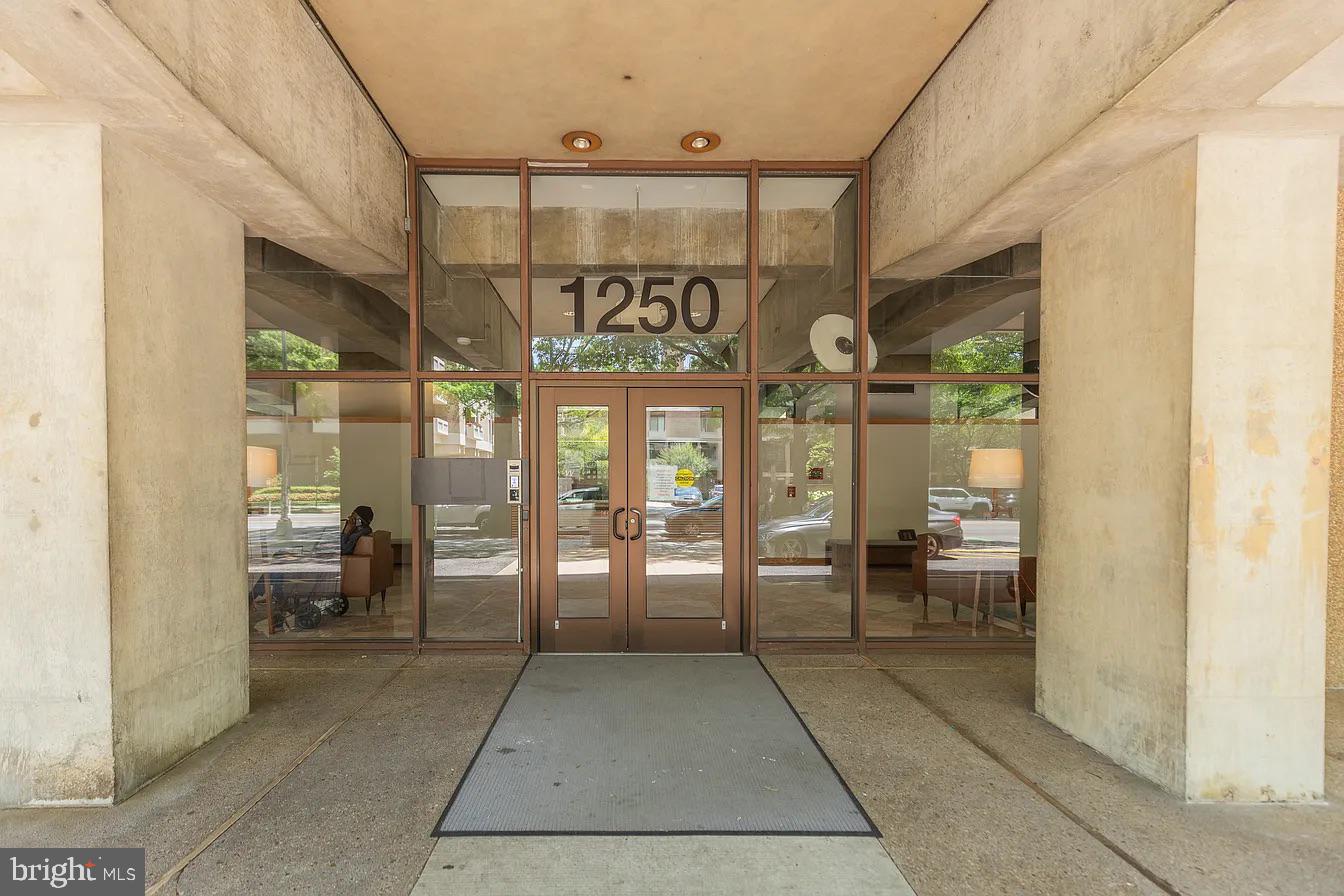 1250 4TH STREET SW W403