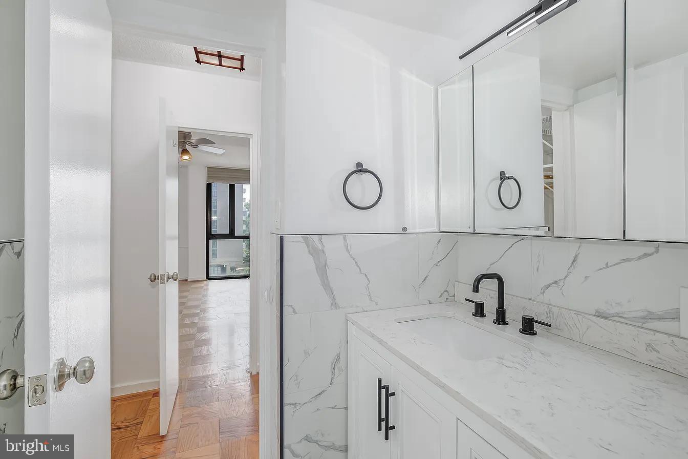 1250 4TH STREET SW W403