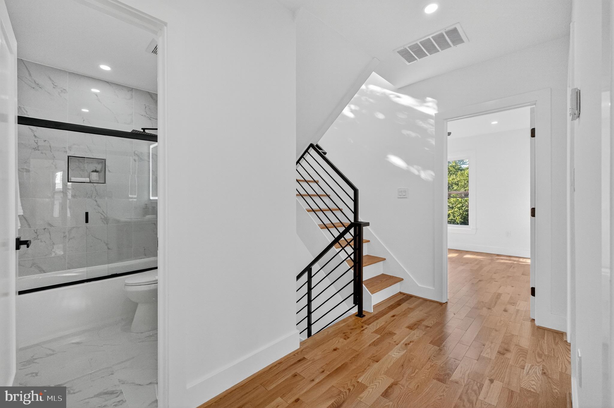 1923 JACKSON STREET NE