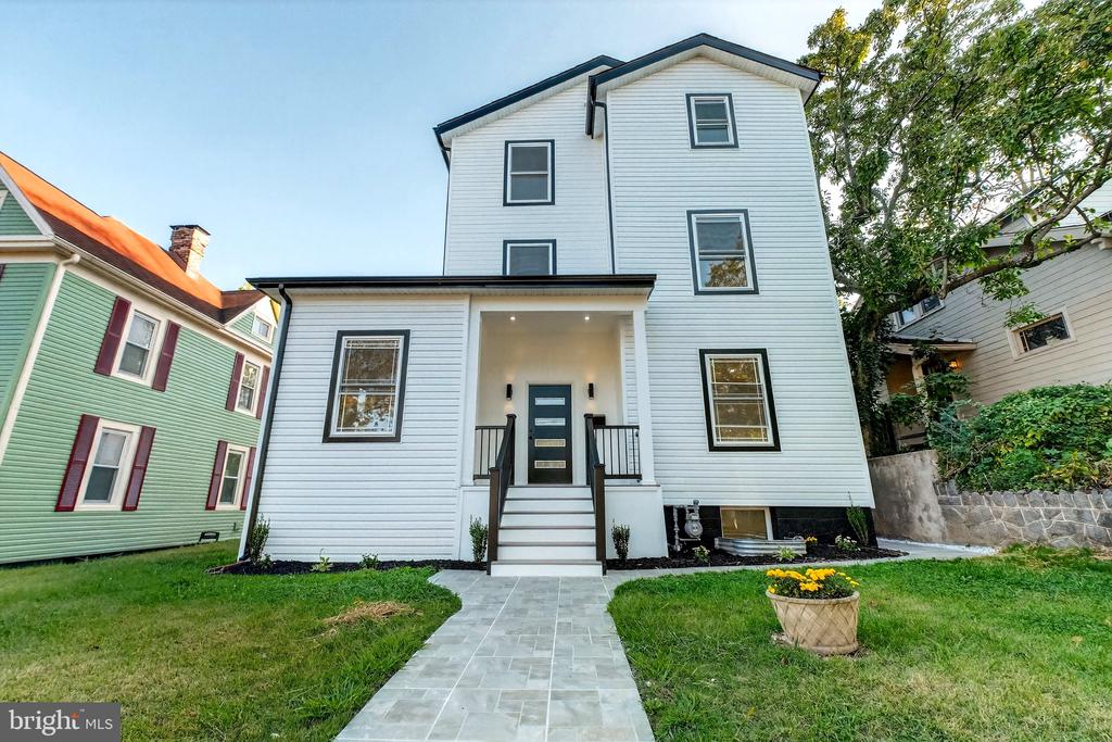 1923 JACKSON STREET NE