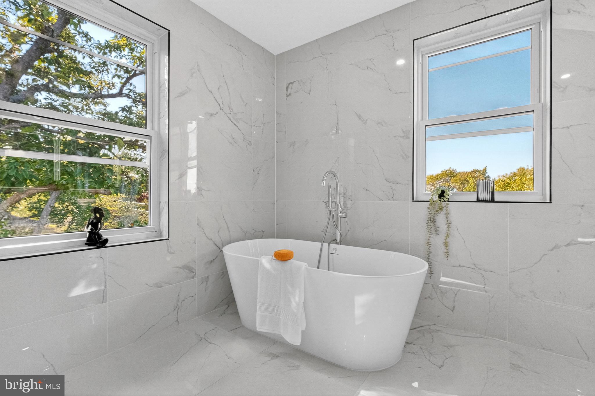 1923 JACKSON STREET NE