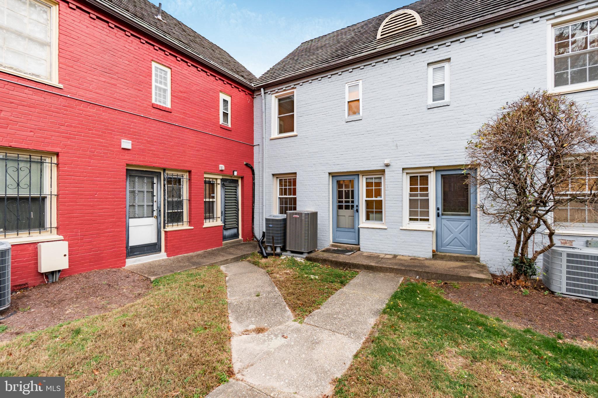 2123 SUITLAND TERRACE SE B