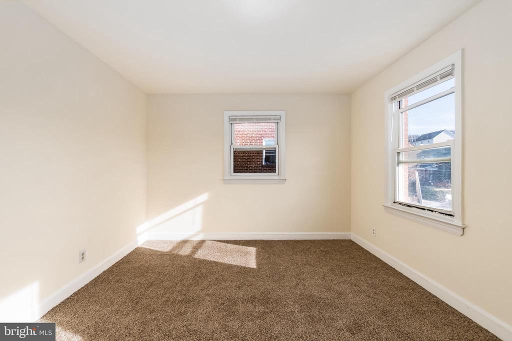 2010 T STREET SE