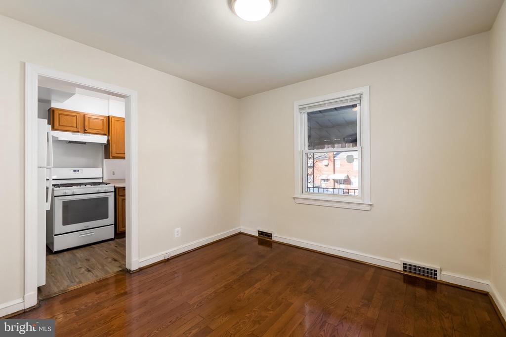 2010 T STREET SE