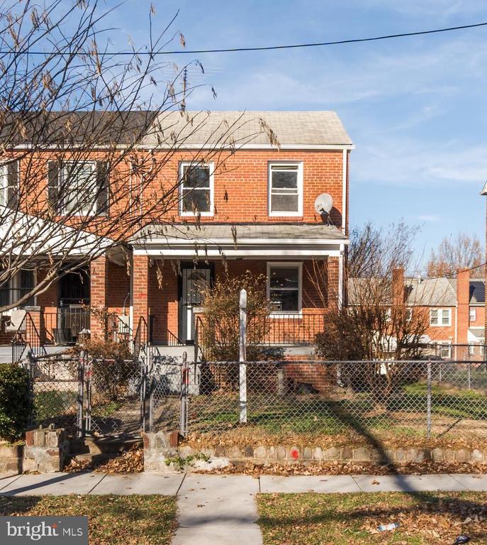 2010 T STREET SE