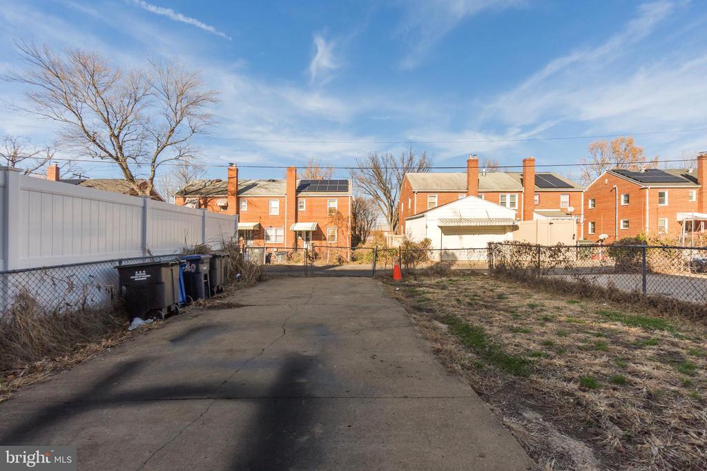 2010 T STREET SE