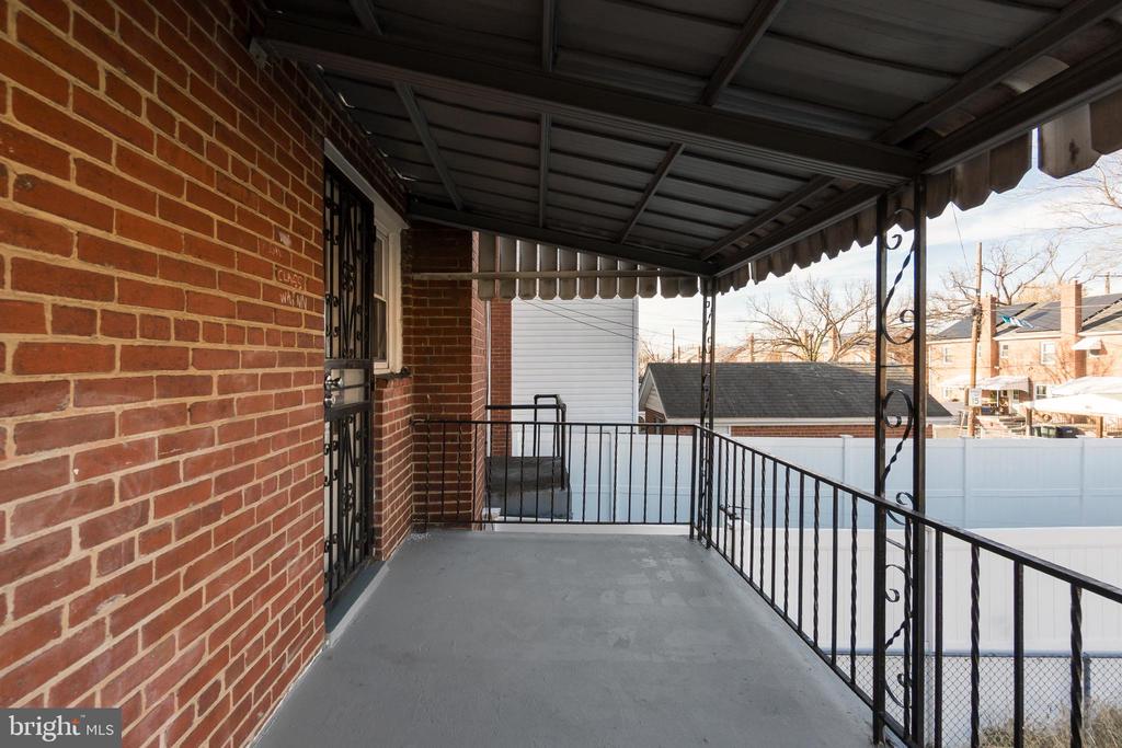 2010 T STREET SE