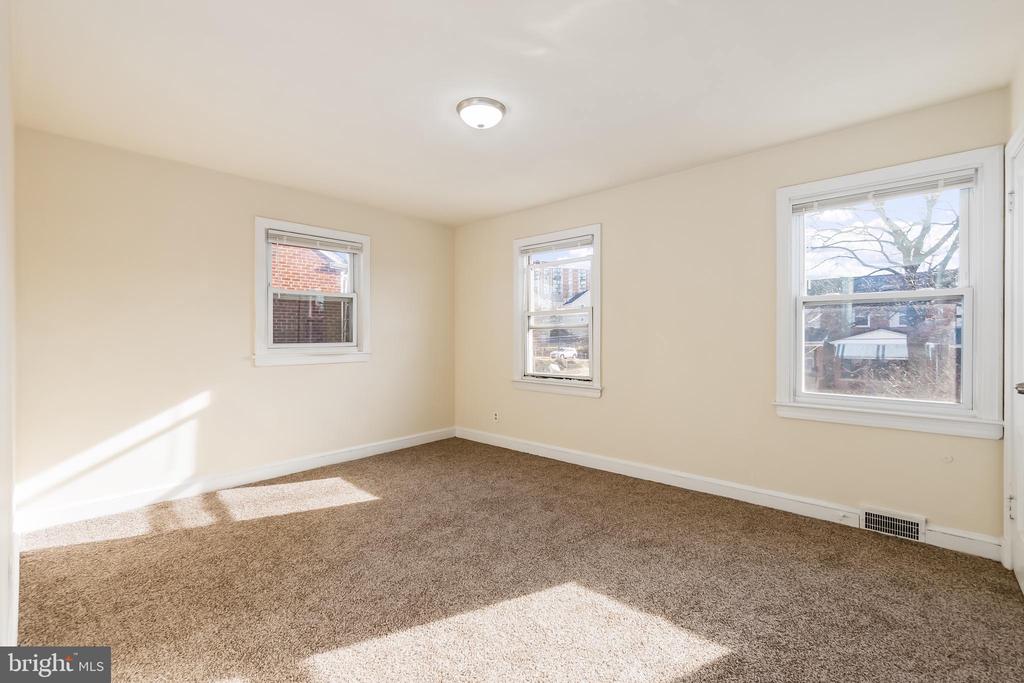 2010 T STREET SE