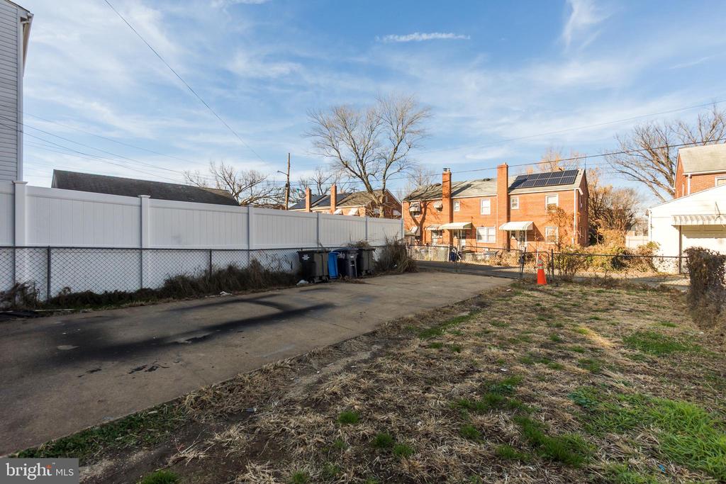 2010 T STREET SE