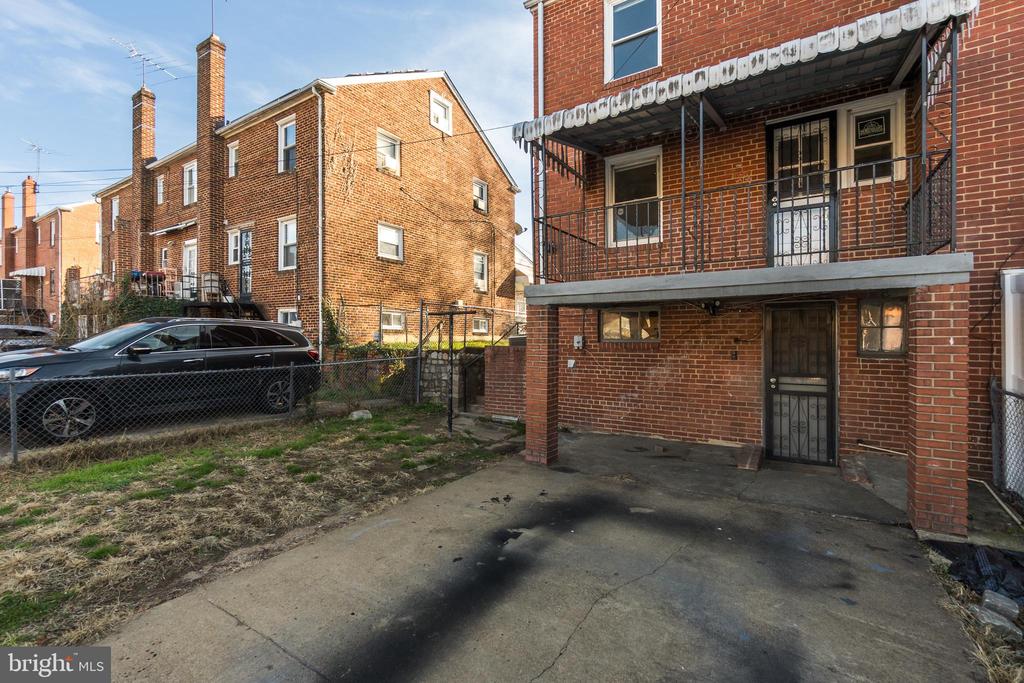 2010 T STREET SE