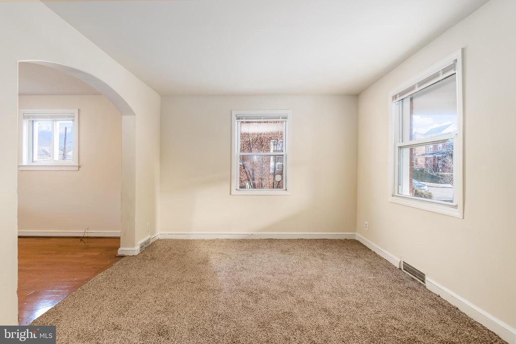 2010 T STREET SE