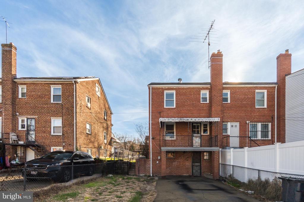 2010 T STREET SE