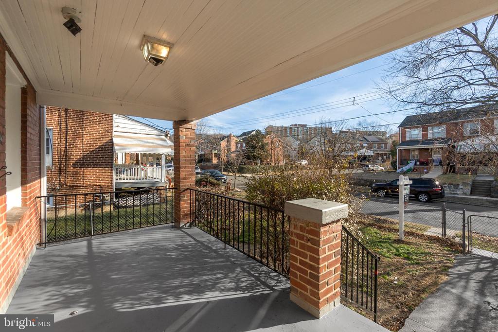 2010 T STREET SE