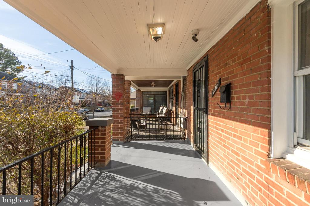 2010 T STREET SE