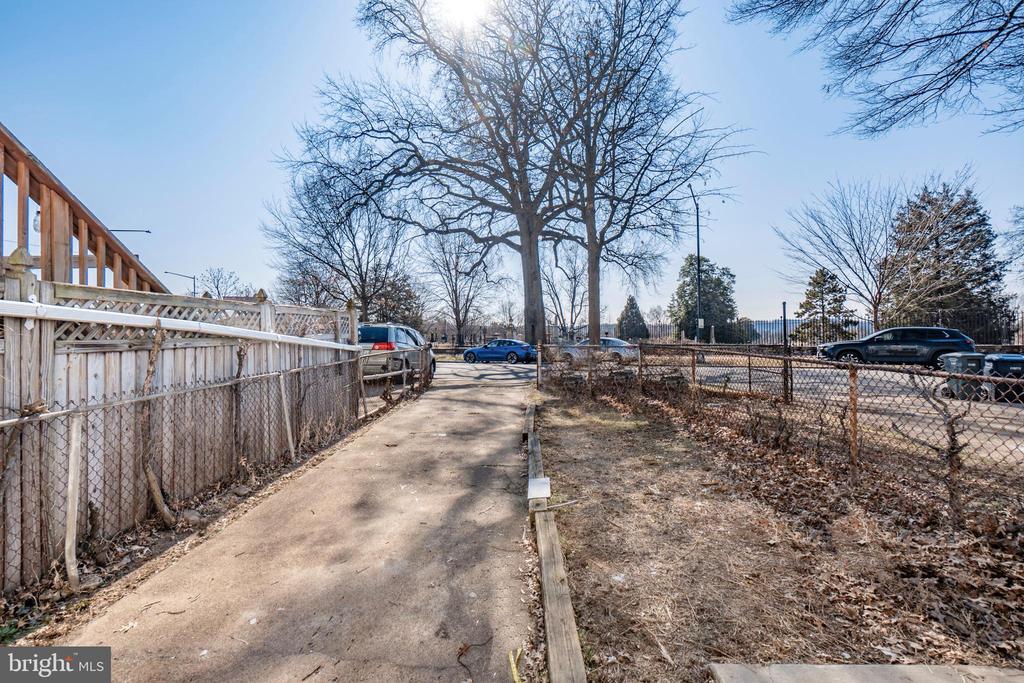 1805 POTOMAC AVENUE SE