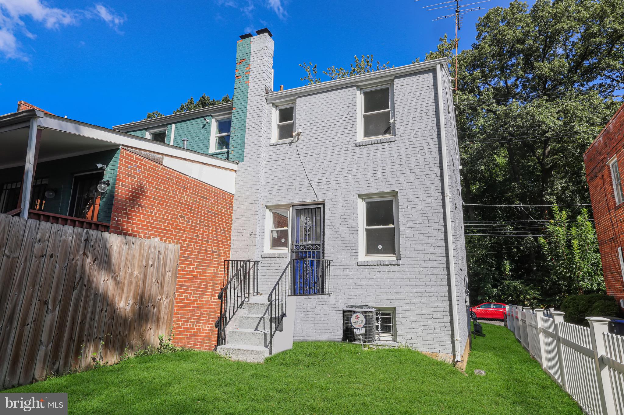 2411 SAVANNAH STREET SE