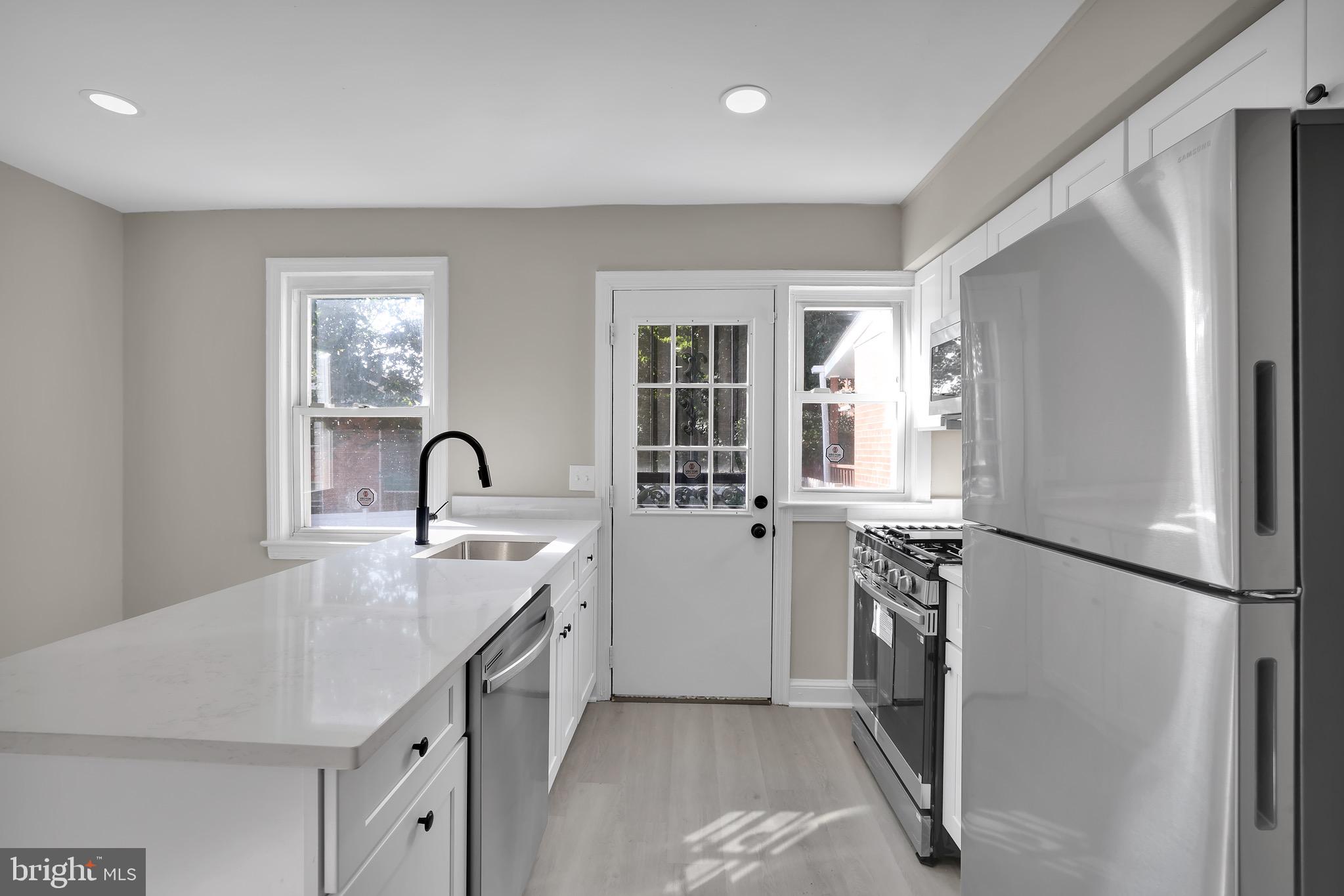 2411 SAVANNAH STREET SE