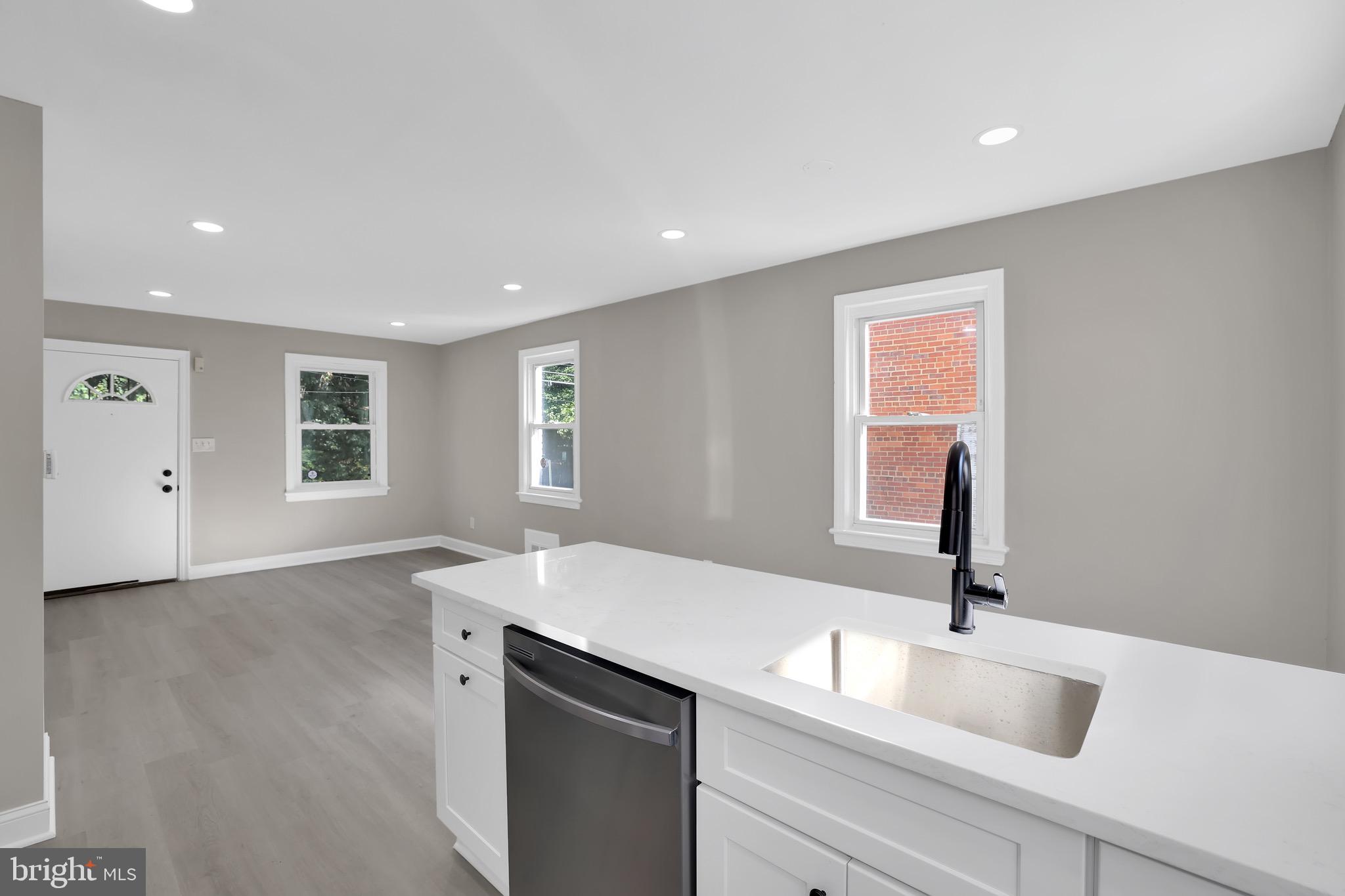 2411 SAVANNAH STREET SE