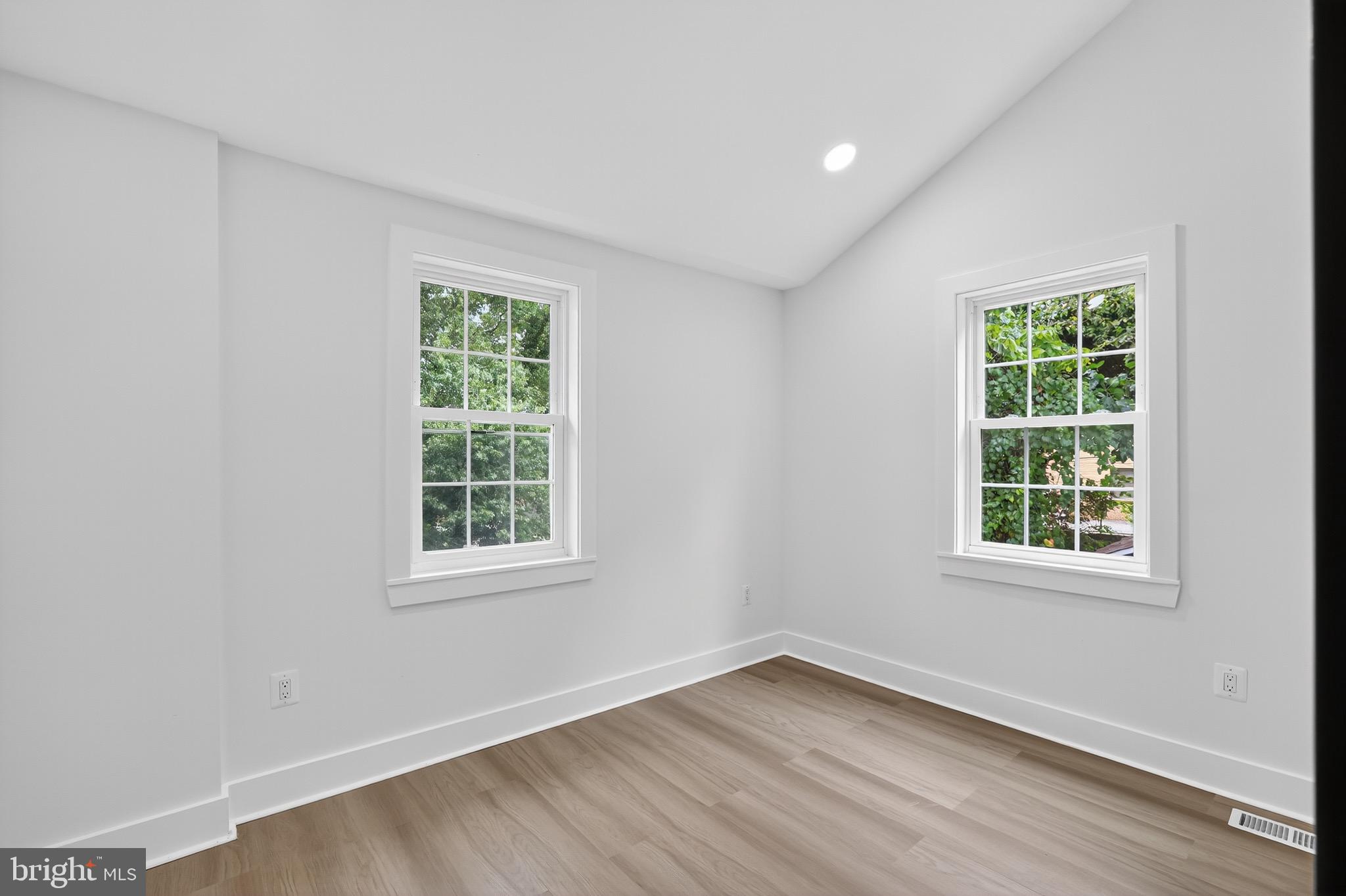 2948 MILLS AVENUE NE