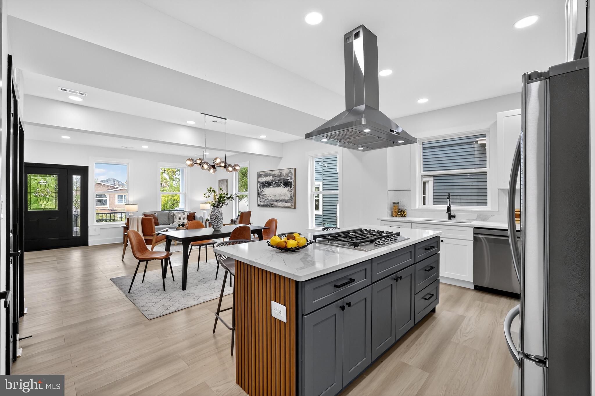 2948 MILLS AVENUE NE