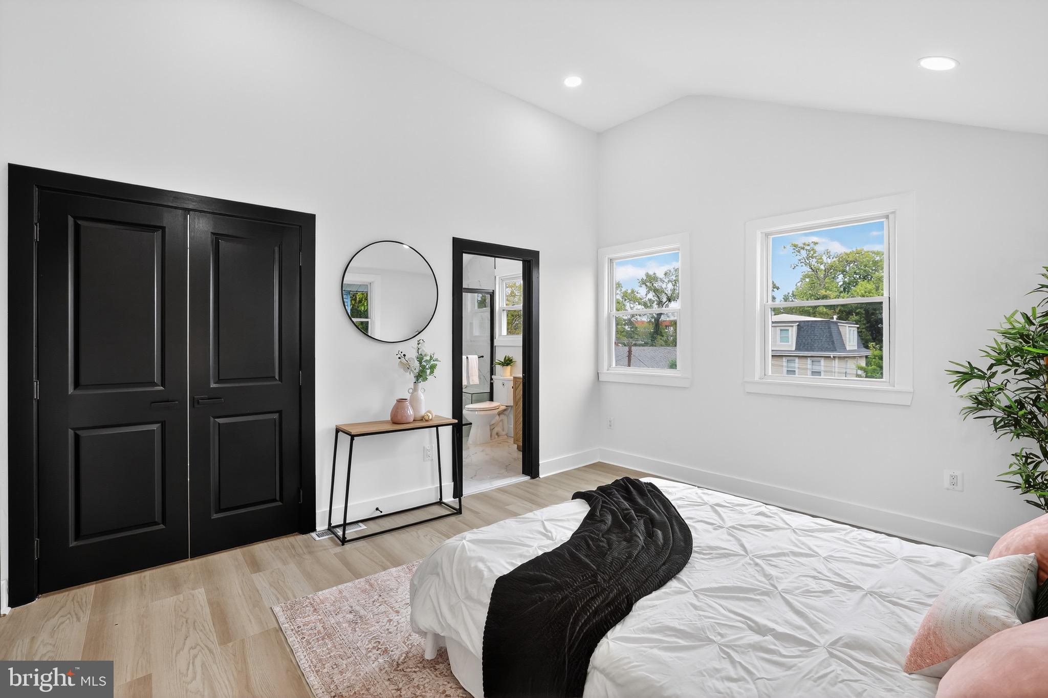 2948 MILLS AVENUE NE