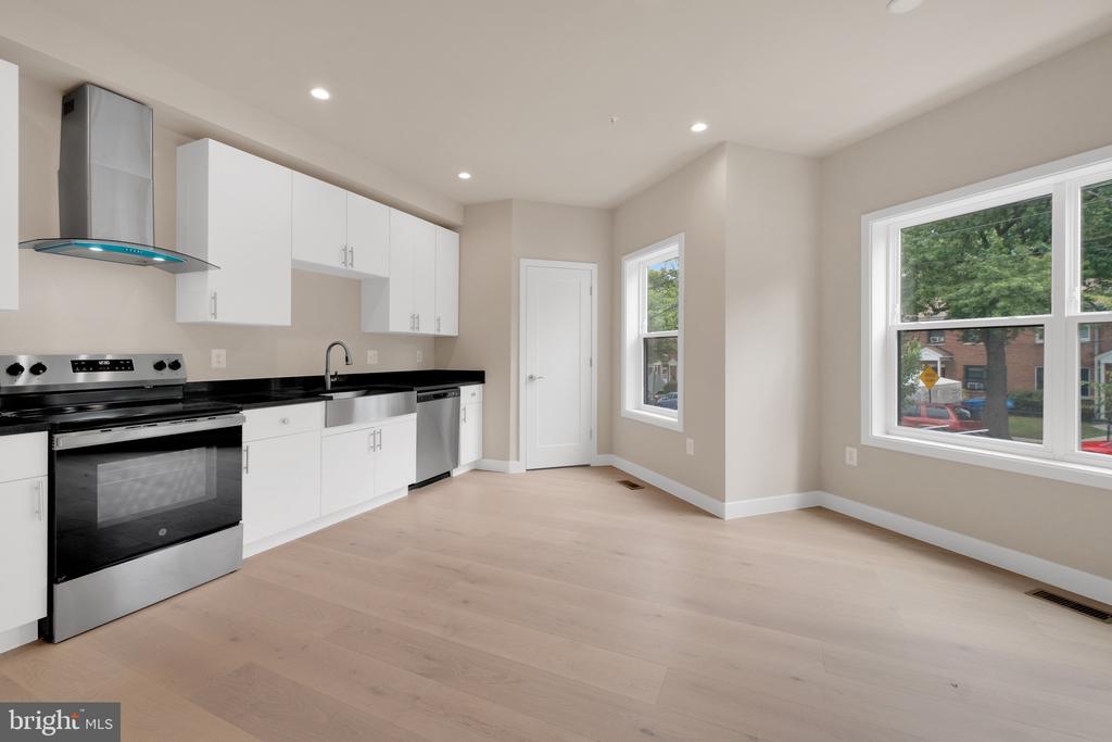 854 XENIA STREET SE 102