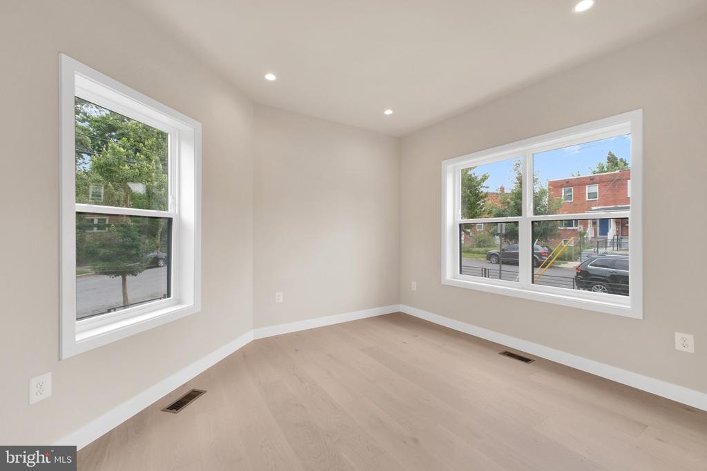 854 XENIA STREET SE 102