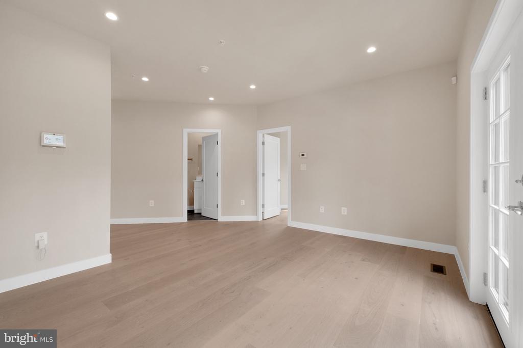854 XENIA STREET SE 102