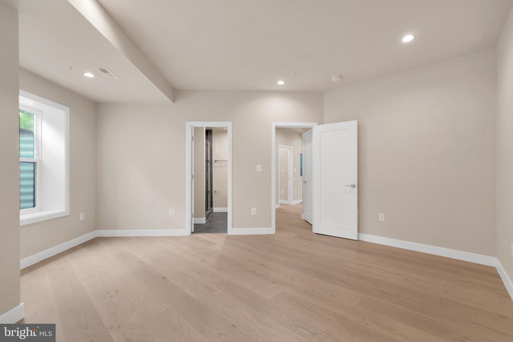 854 XENIA STREET SE 102
