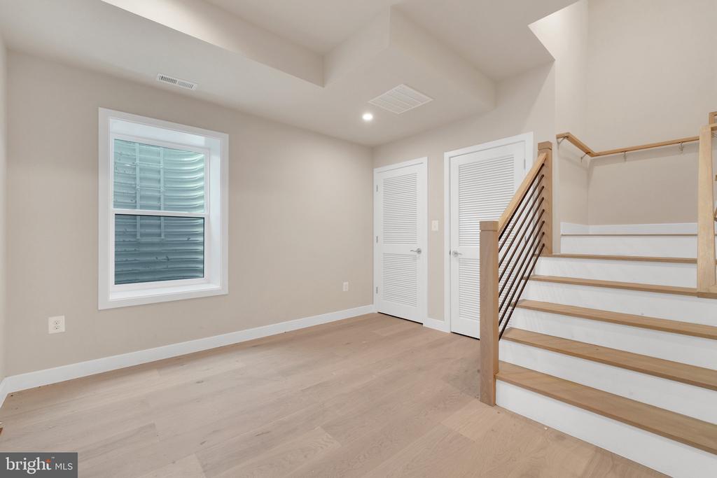 854 XENIA STREET SE 102