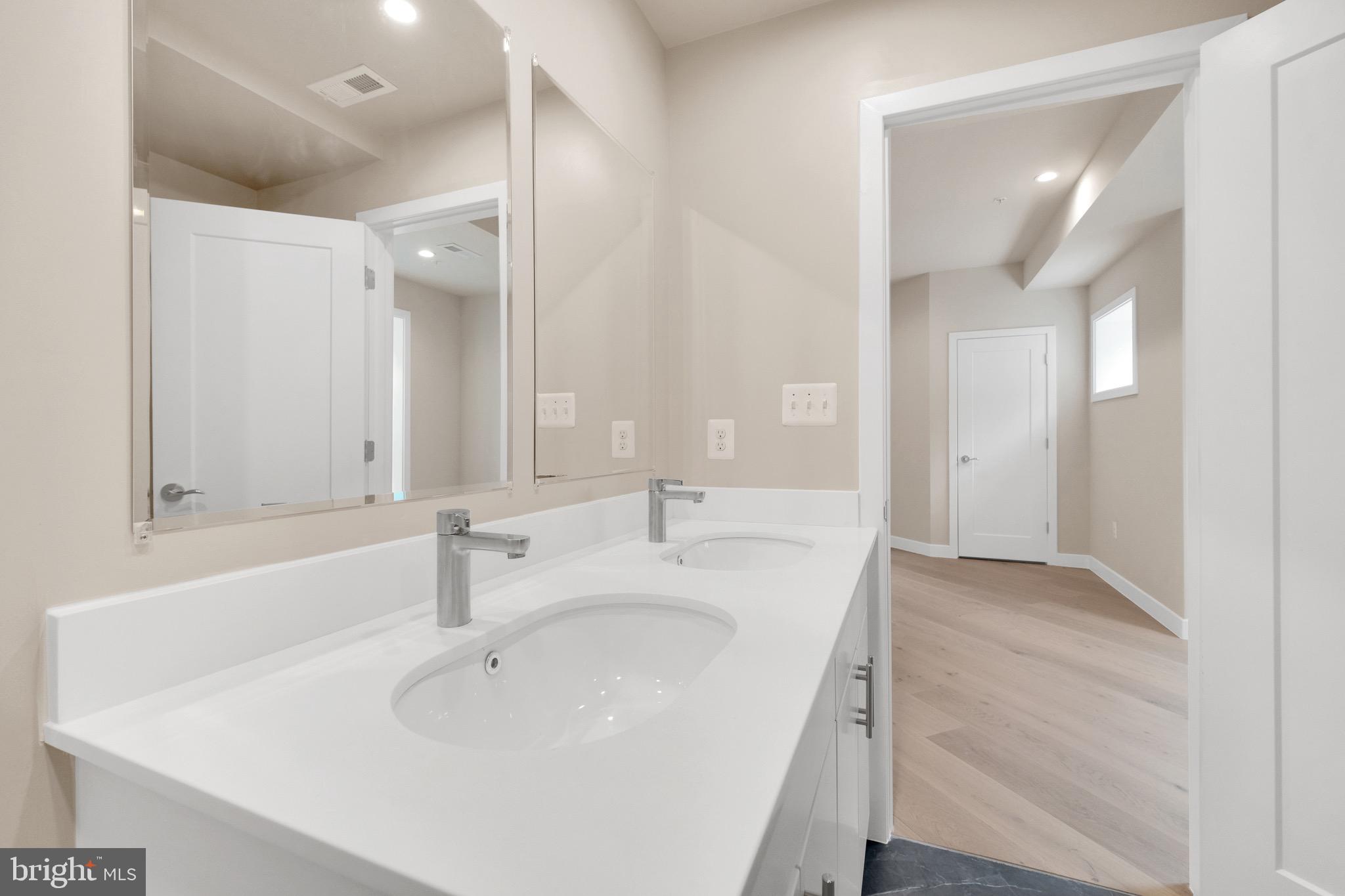 854 XENIA STREET SE 102