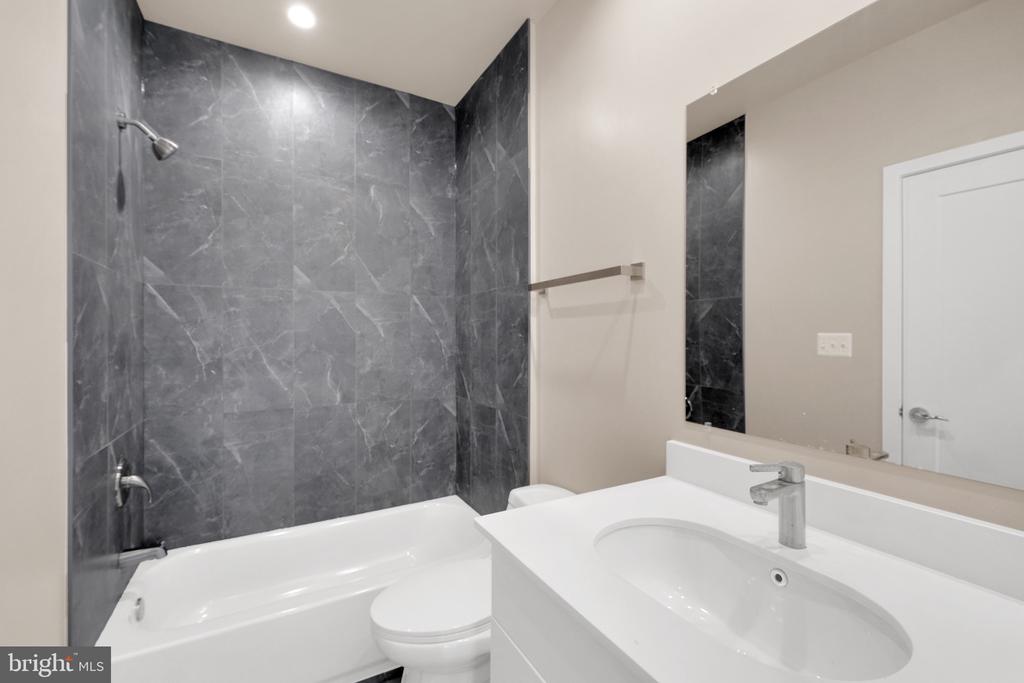 854 XENIA STREET SE 102
