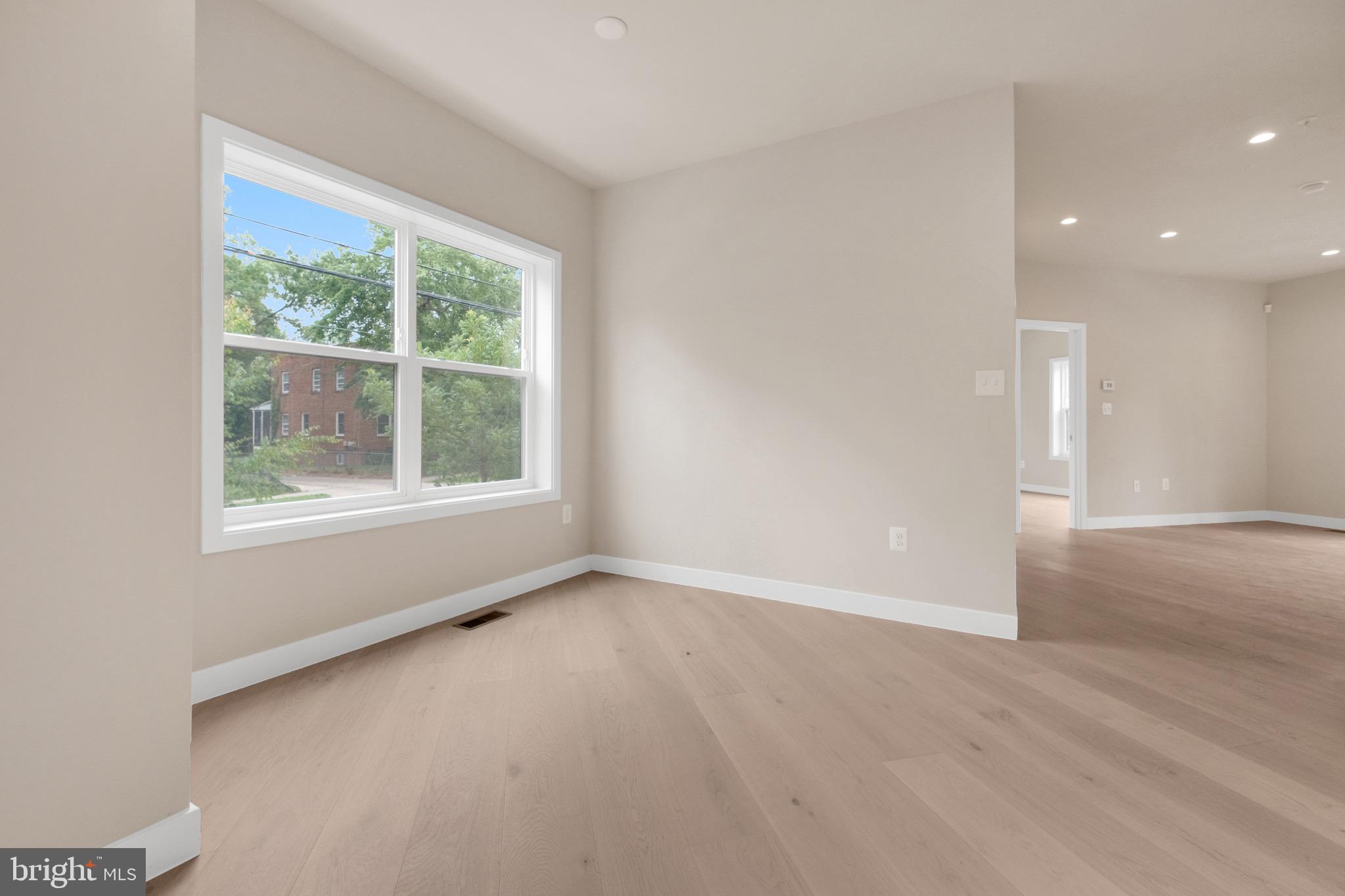 854 XENIA STREET SE 102