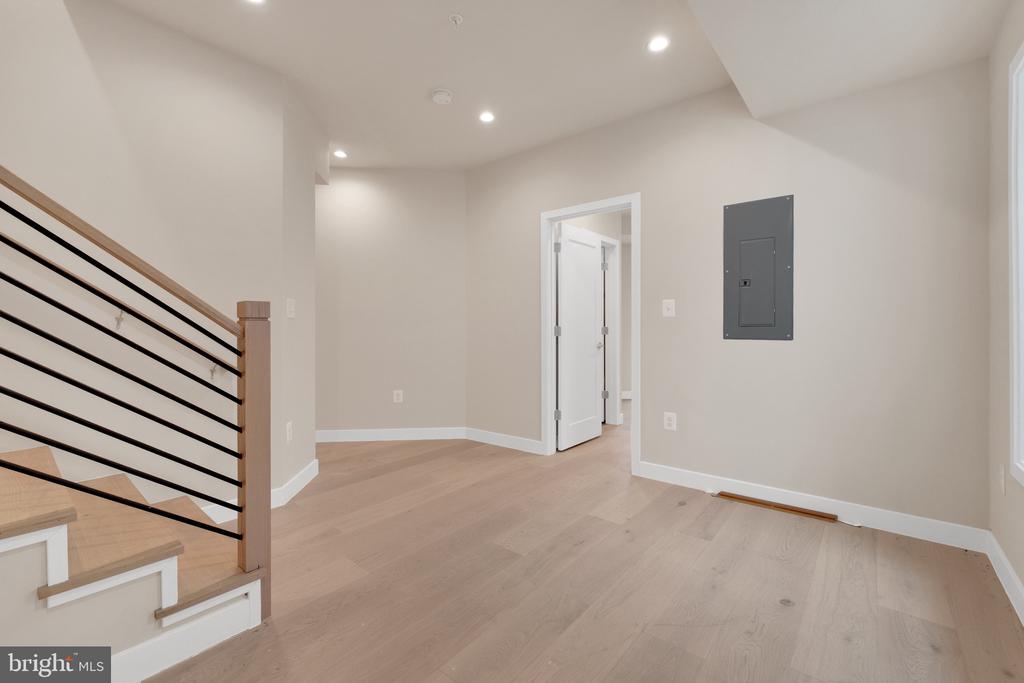 854 XENIA STREET SE 102
