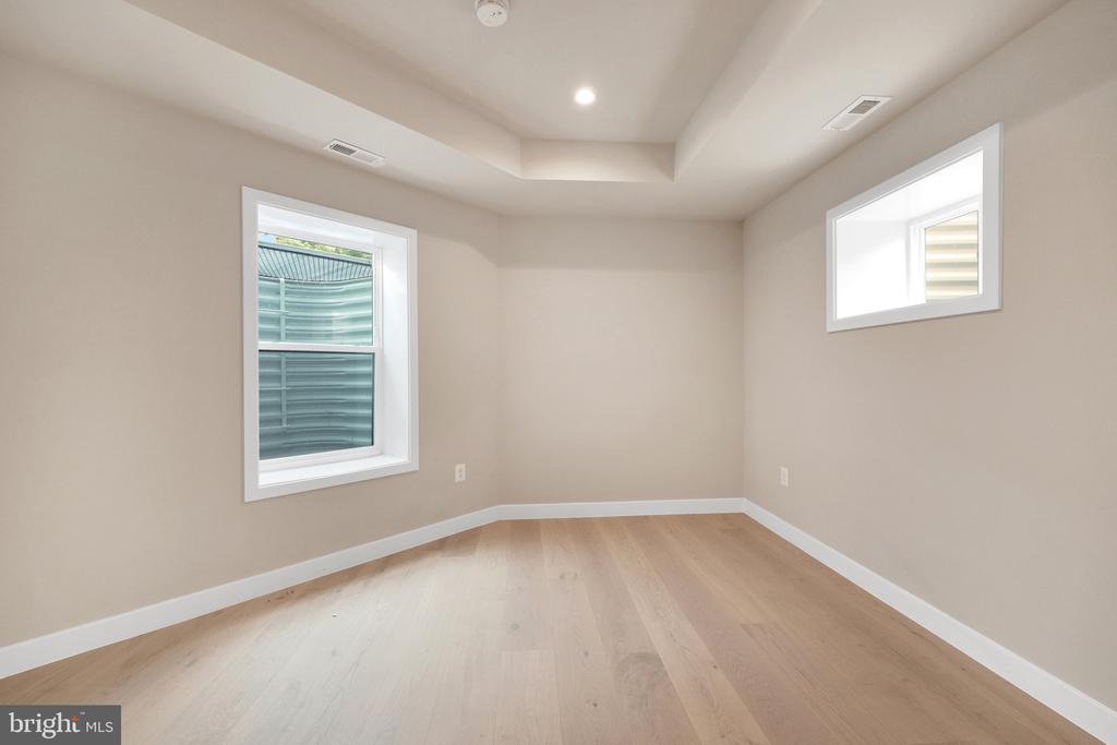 854 XENIA STREET SE 102