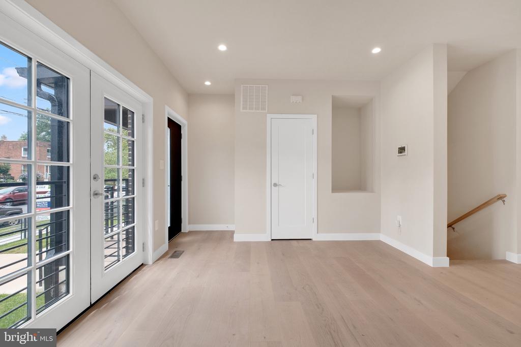 854 XENIA STREET SE 102