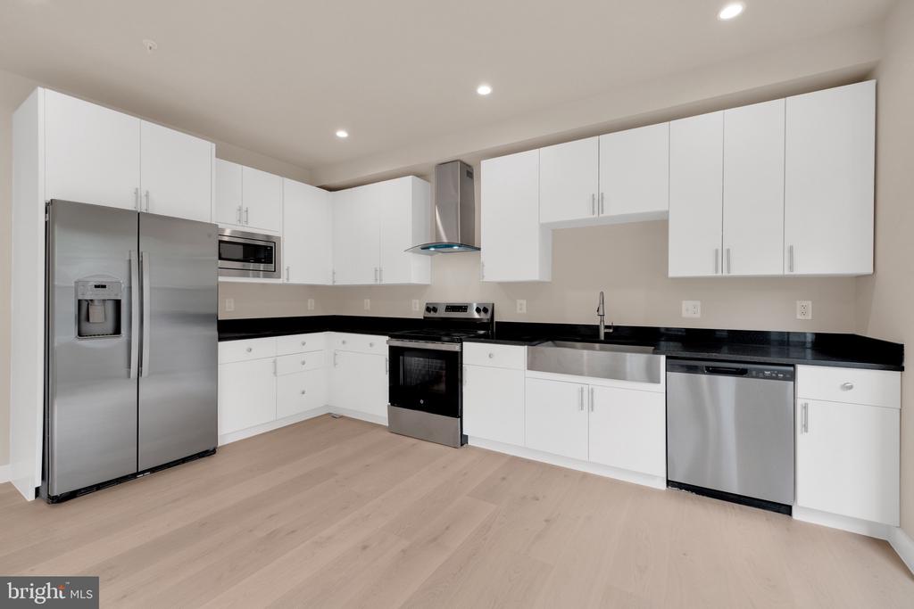854 XENIA STREET SE 102