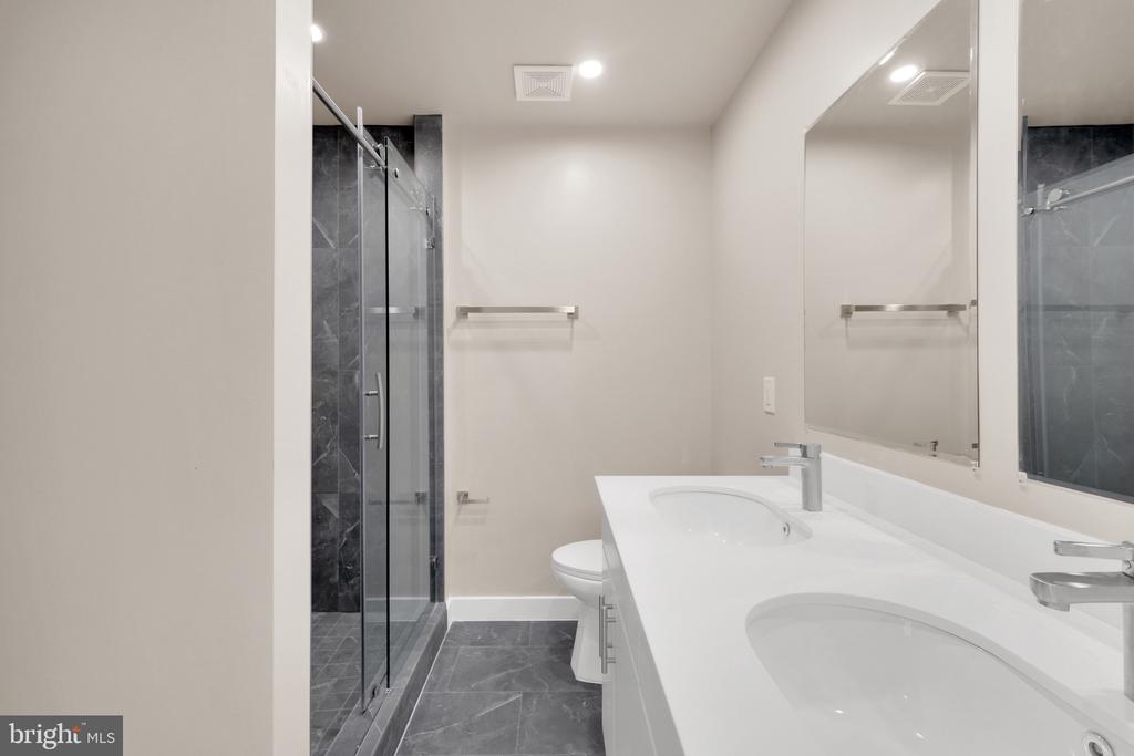 854 XENIA STREET SE 102
