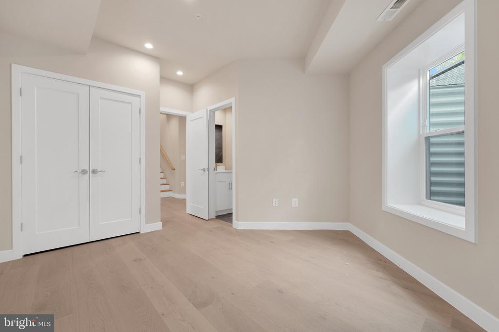 854 XENIA STREET SE 102