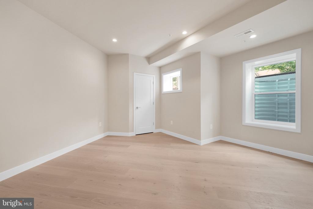 854 XENIA STREET SE 102