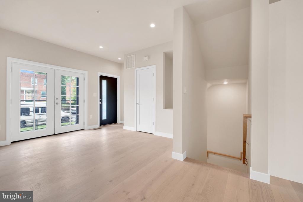 854 XENIA STREET SE 102