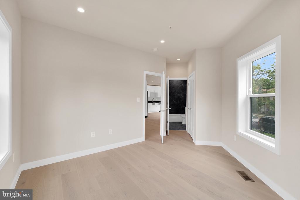 854 XENIA STREET SE 102