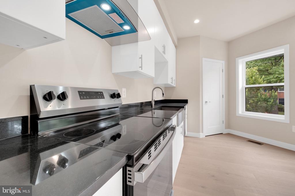 854 XENIA STREET SE 102