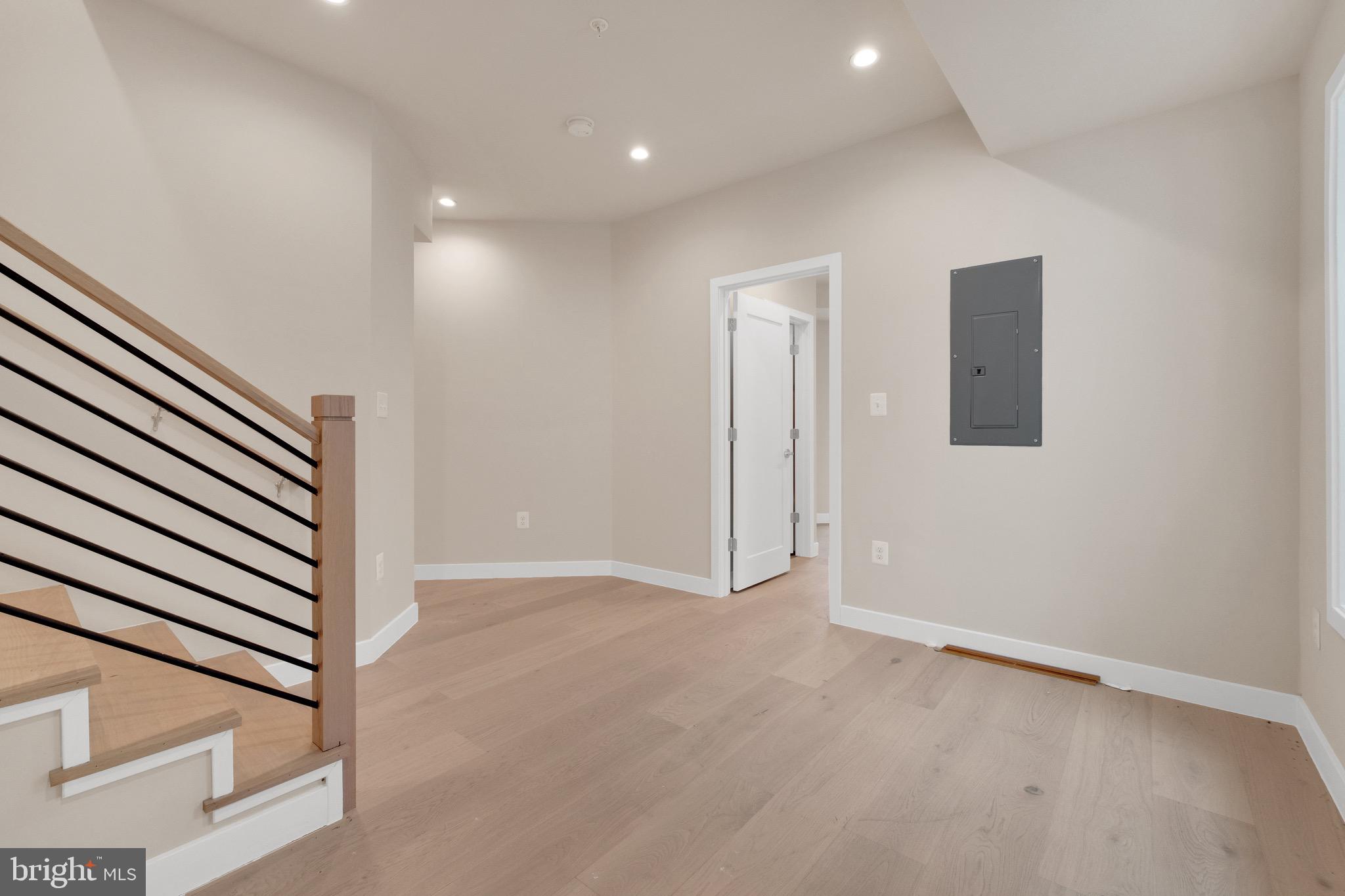 854 XENIA STREET SE 102