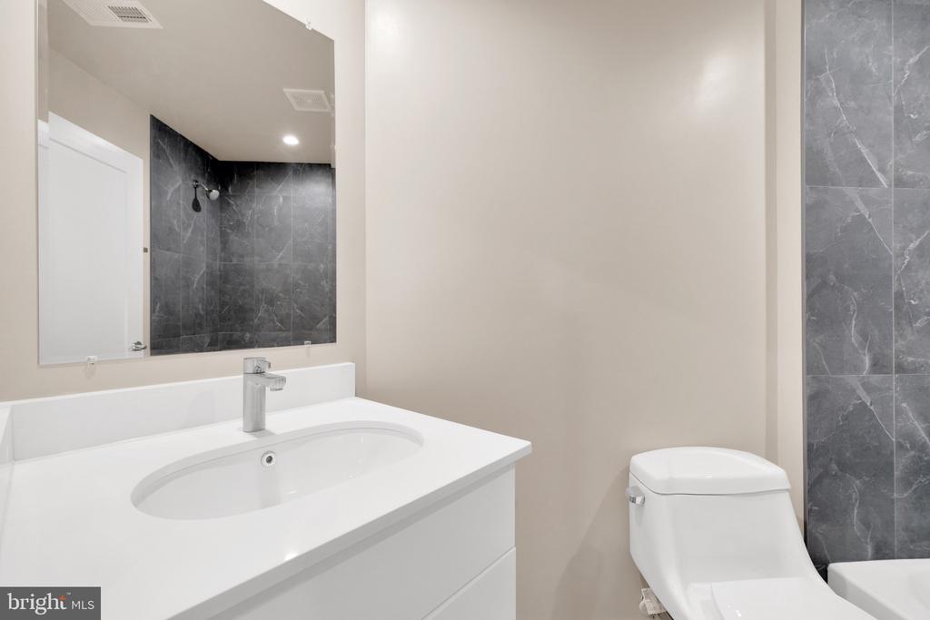 854 XENIA STREET SE 102