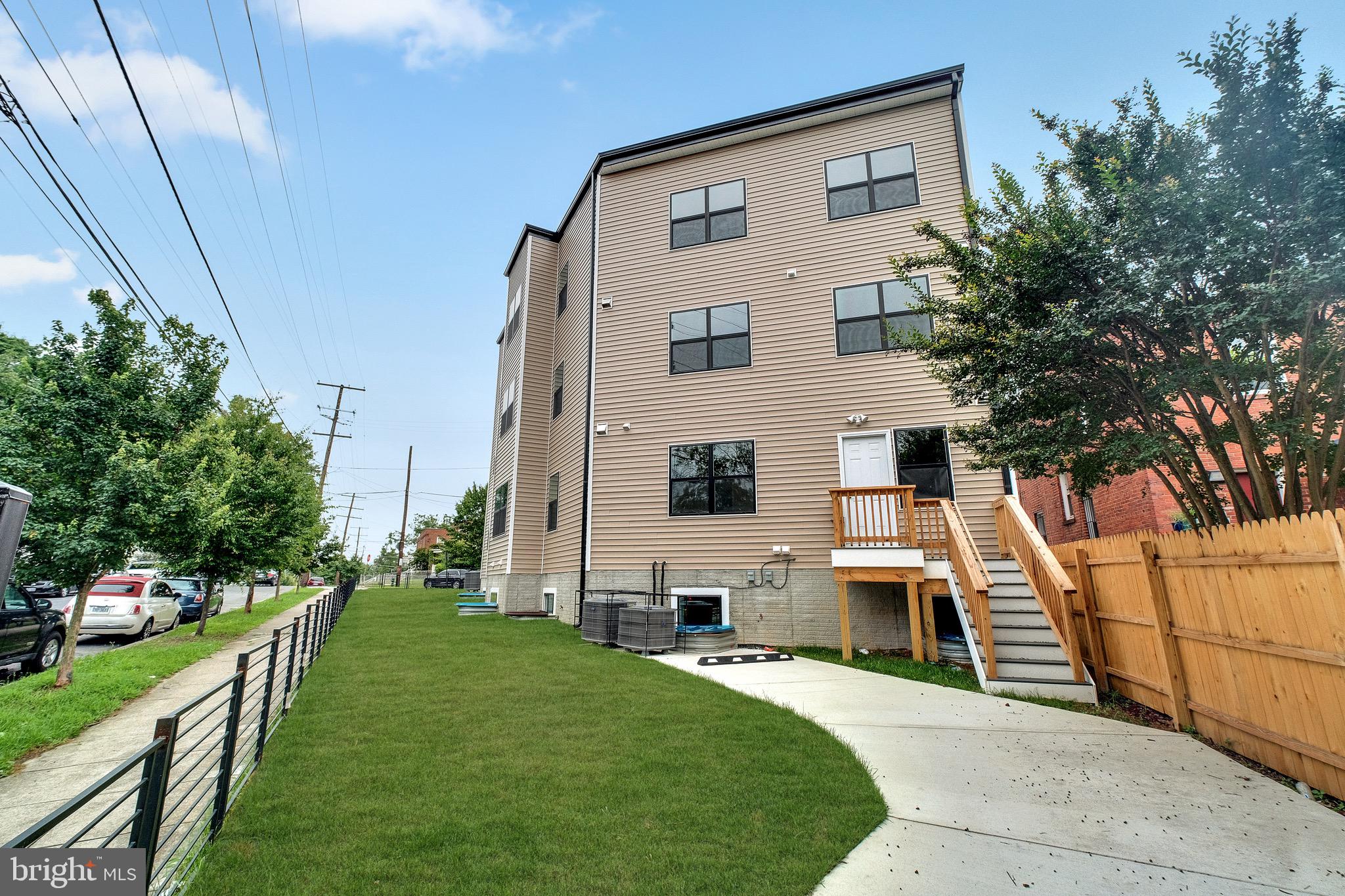 854 XENIA STREET SE 102