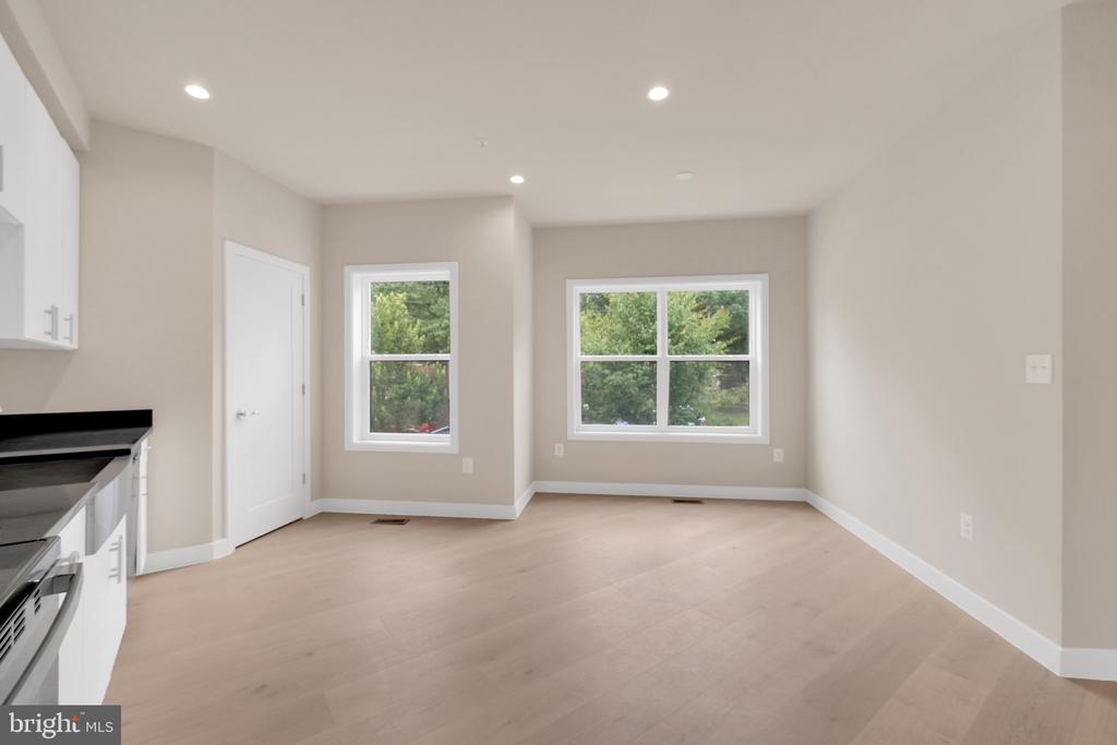 854 XENIA STREET SE 102