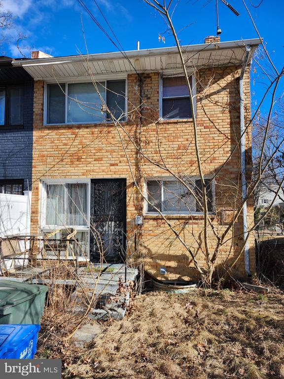 4928 8TH STREET NE