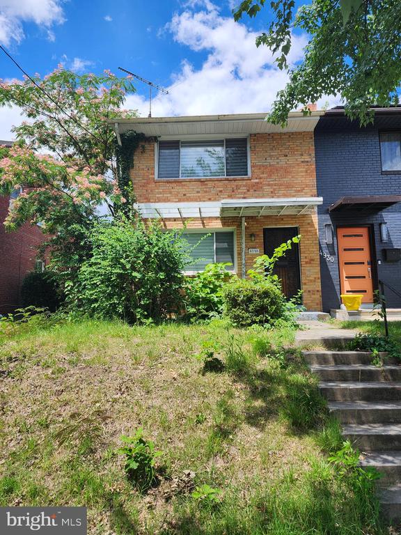 4928 8TH STREET NE