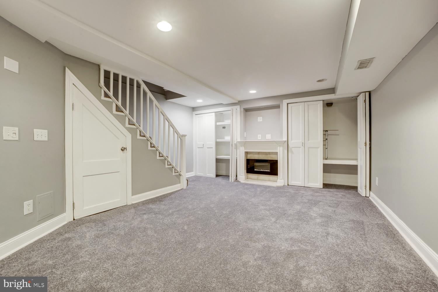 3958 BLAINE STREET NE